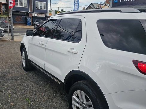 Used 2018 Ford Explorer XLT w/ Equipment Group 201A AWD/4WD image 5