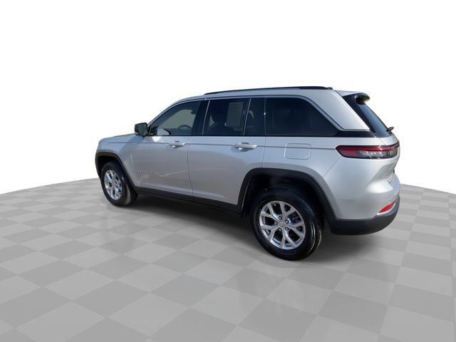 Used 2023 Jeep Grand Cherokee Limited AWD/4WD image 8