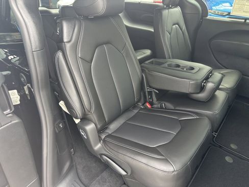 New 2025 Chrysler Pacifica Select w/ Uconnect Theater Family Group image 50