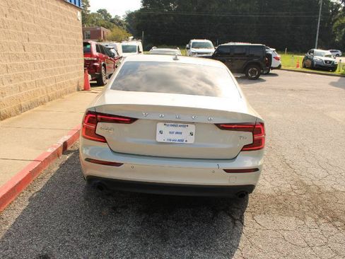 Used 2021 Volvo S60 T5 Momentum w/ Premium Package FWD image 5