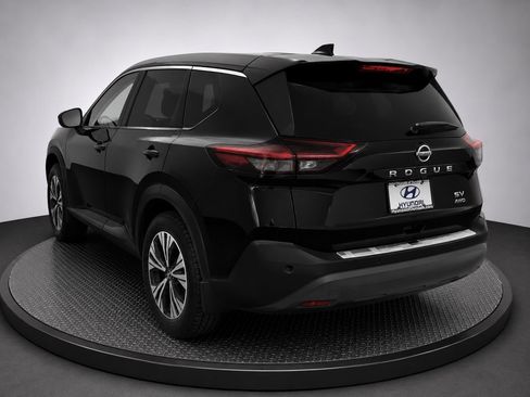 Used 2022 Nissan Rogue SV AWD/4WD image 3