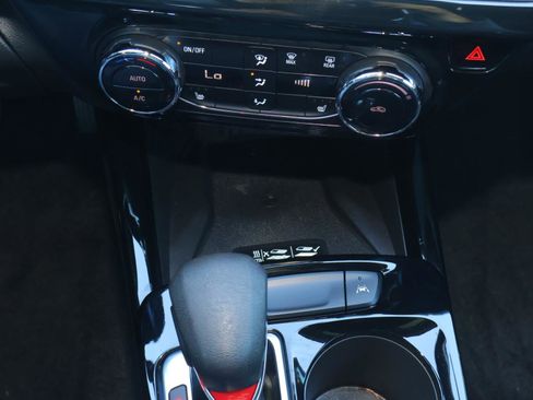 Used 2024 Chevrolet Trax RS w/ Sunroof Package image 28