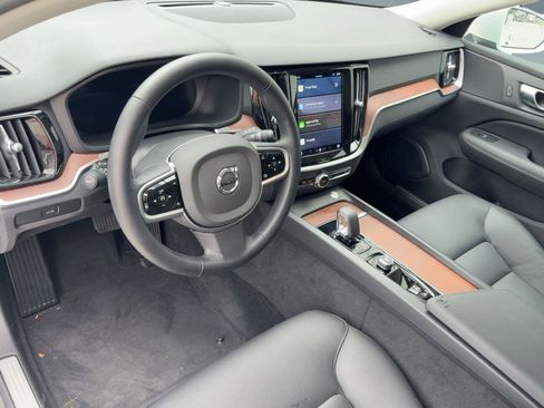 Certified 2025 Volvo V60 B5 Cross Country Plus image 4