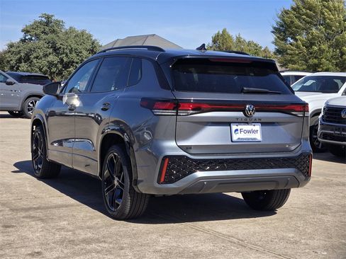 New 2026 Volkswagen Tiguan SE R-Line image 3