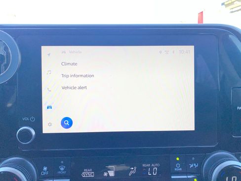 Used 2024 Toyota Highlander XLE image 14