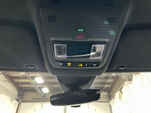 Used 2025 Volkswagen Atlas Cross Sport SE image 39