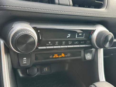 Used 2025 Toyota RAV4 LE image 28