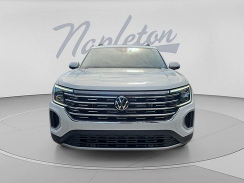Used 2025 Volkswagen Atlas SEL AWD/4WD image 2