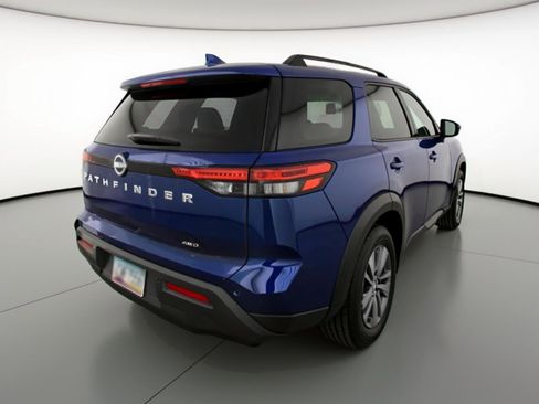 Used 2025 Nissan Pathfinder SV image 9