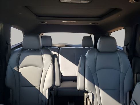 Used 2023 Buick Enclave Essence w/ Experience Buick Package image 43
