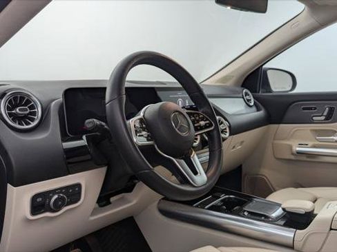 Used 2021 Mercedes-Benz GLA 250 w/ Premium Package image 24