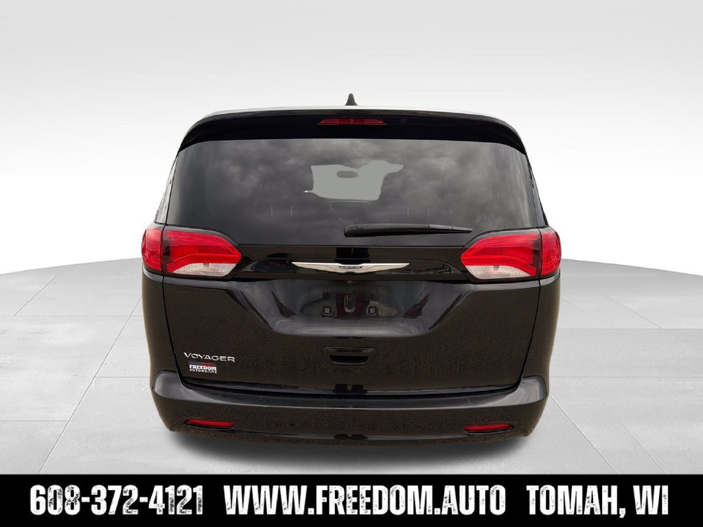 Used 2023 Chrysler Voyager LX FWD image 6
