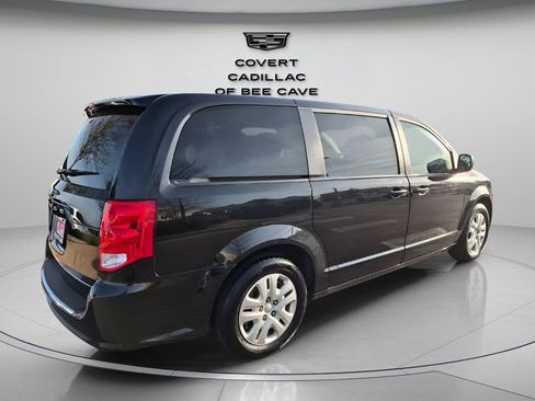 Used 2018 Dodge Grand Caravan SE w/ UConnect Hands-Free Group image 9