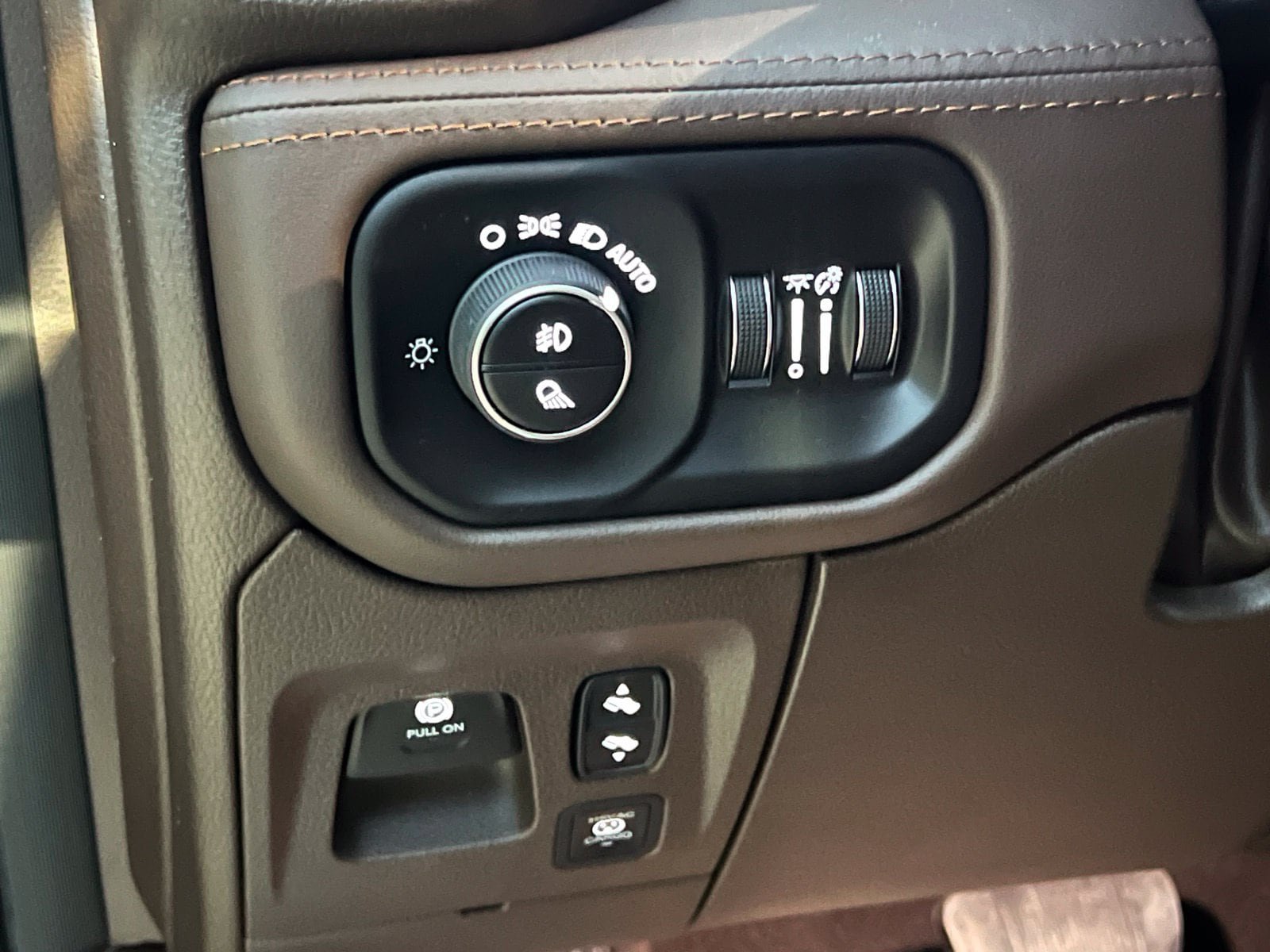 Used 2025 RAM 1500 Limited AWD/4WD image 27