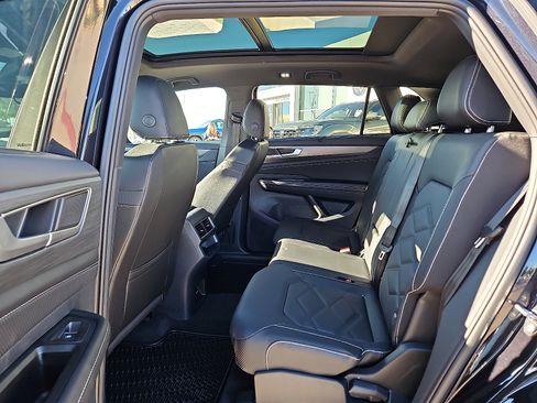 New 2026 Volkswagen Atlas Cross Sport SE image 9