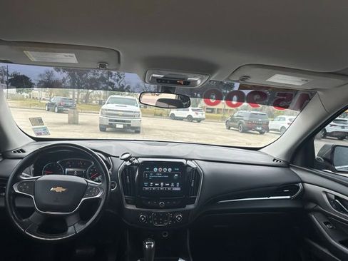 Used 2019 Chevrolet Traverse LT image 11
