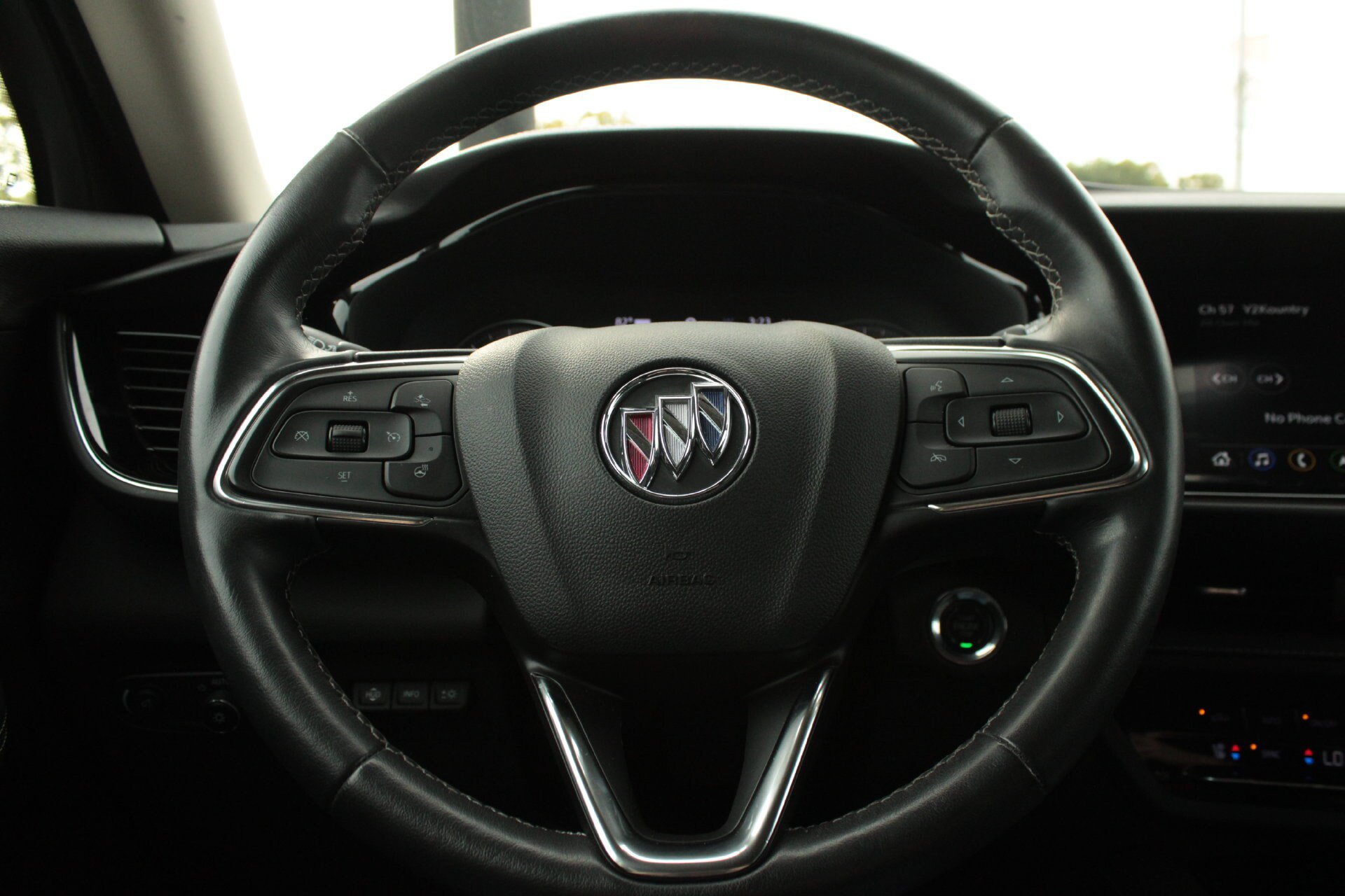 Used 2022 Buick Envision Avenir w/ Technology Package II FWD image 35
