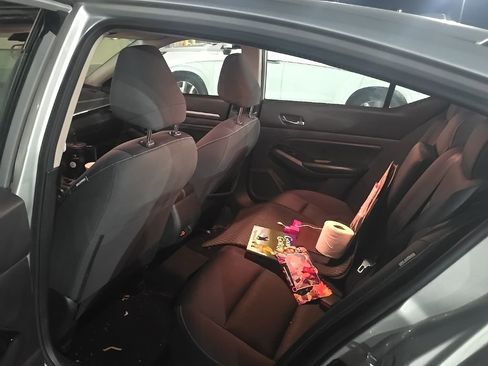 Used 2022 Nissan Altima 2.5 SV w/ SV Premium Package image 10