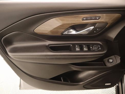 Used 2023 GMC Terrain Denali image 17