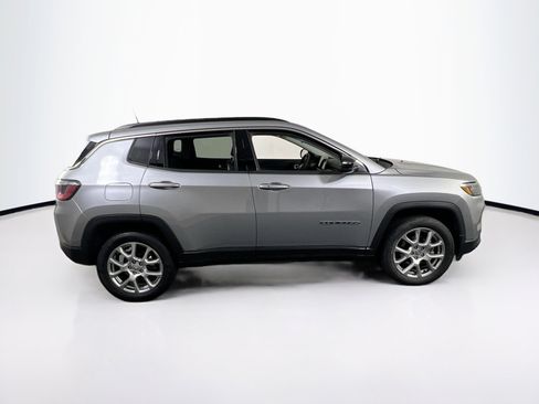 Used 2022 Jeep Compass Latitude image 4