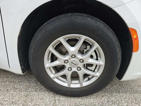 Used 2025 Chrysler Pacifica Select FWD image 18