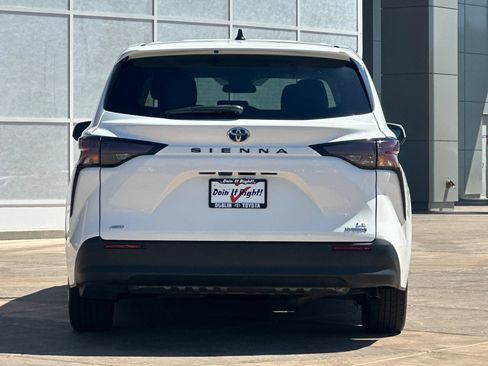 Certified 2024 Toyota Sienna LE AWD/4WD image 6