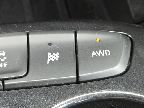 Used 2025 Chevrolet TrailBlazer LT AWD/4WD image 9