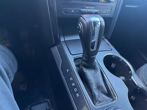 Used 2018 Ford Explorer XLT image 26