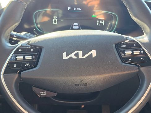 Used 2023 Kia Niro EX FWD image 17