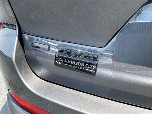 Used 2022 Jeep Grand Cherokee L Limited w/ Black Appearance Package AWD/4WD image 8