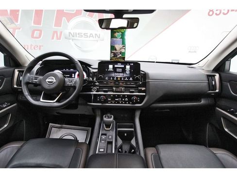 Certified 2024 Nissan Pathfinder Platinum image 7