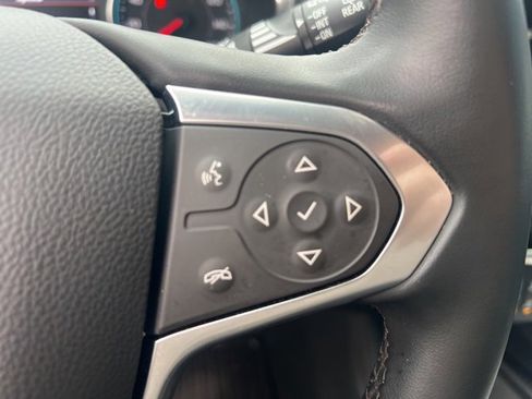 Used 2023 Chevrolet Traverse LT image 17