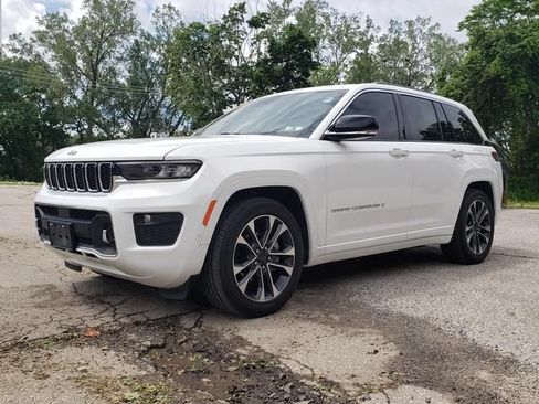 Used 2023 Jeep Grand Cherokee Overland w/ Luxury Tech Group IV AWD/4WD image 8