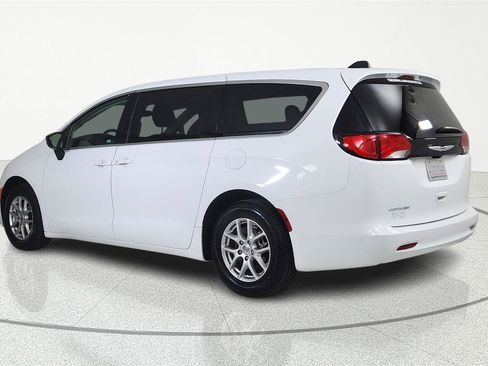 Used 2024 Chrysler Voyager LX FWD image 3
