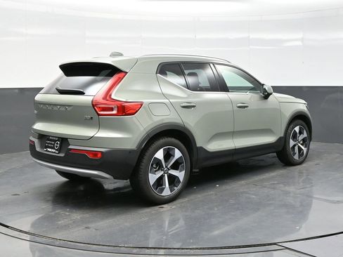 Used 2025 Volvo XC40 B5 Plus image 7