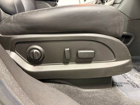 Used 2015 GMC Acadia SLT image 29