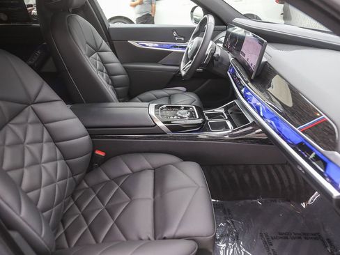 Certified 2025 BMW 740i RWD image 13