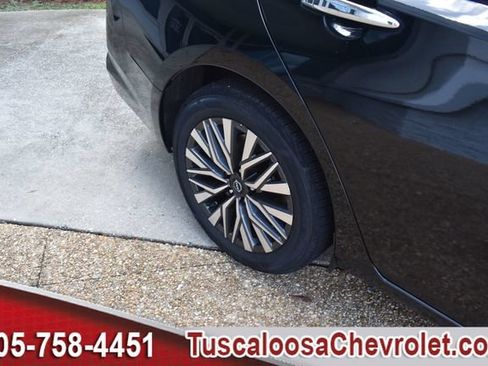 Used 2024 Nissan Altima 2.5 SV FWD image 13