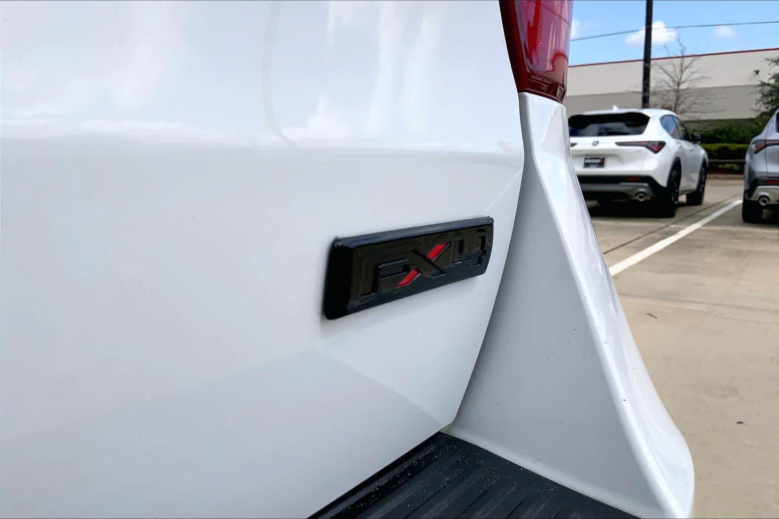 Used 2019 Ford Expedition XLT w/ Equipment Group 202A AWD/4WD image 10