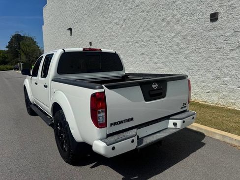 Used 2018 Nissan Frontier SV w/ Value Truck Package RWD image 15