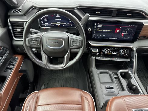 Used 2024 GMC Sierra 3500 Denali Ultimate image 18