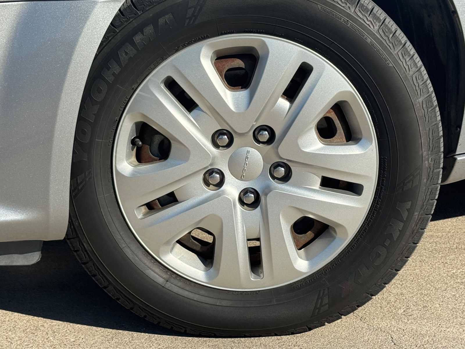 Used 2019 Dodge Grand Caravan SE w/ UConnect Hands-Free Group FWD image 2