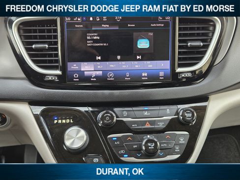 Used 2022 Chrysler Pacifica Touring-L FWD image 11