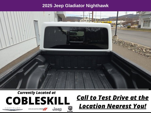 Used 2025 Jeep Gladiator Overland AWD/4WD image 5