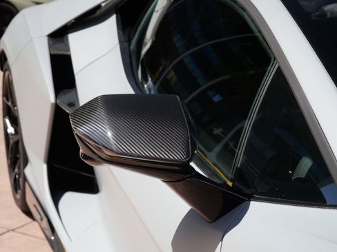 Used 2025 Lamborghini Revuelto AWD/4WD image 14