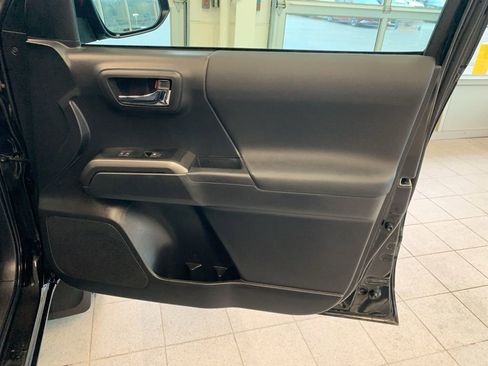 Used 2023 Toyota Tacoma TRD Off-Road w/ Technology Package AWD/4WD image 19