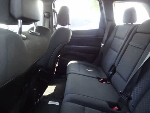 Used 2019 Jeep Grand Cherokee Laredo RWD image 10