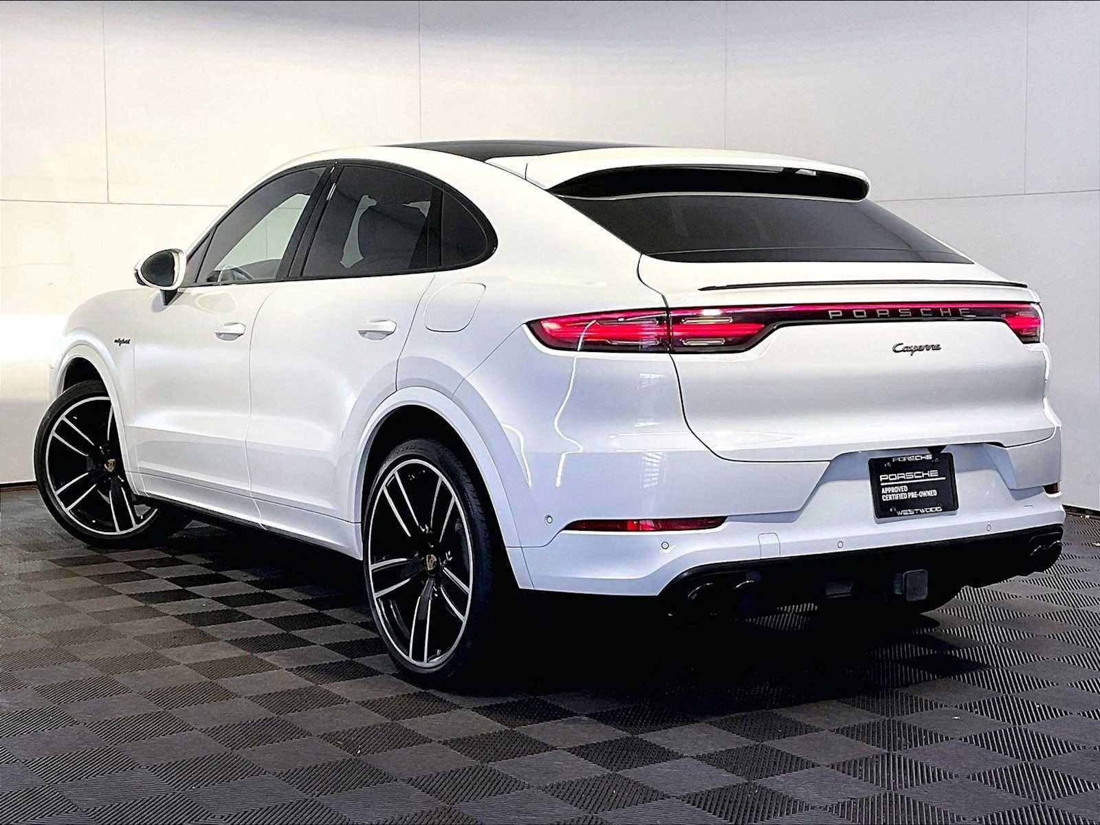 Certified 2023 Porsche Cayenne Platinum Edition AWD/4WD image 3