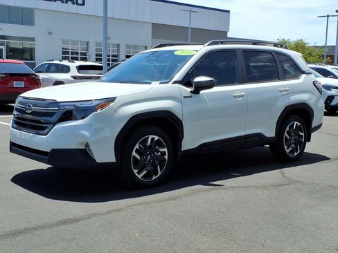 Used 2025 Subaru Forester Premium AWD/4WD image 3