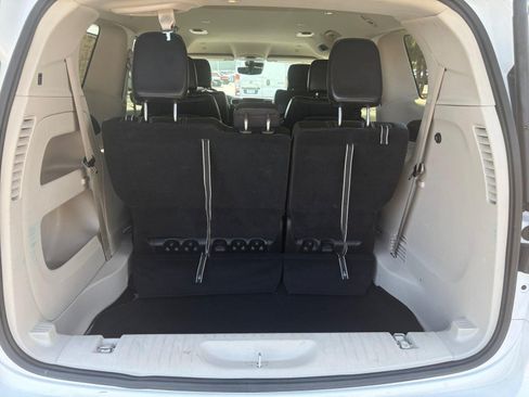 Used 2024 Chrysler Pacifica Touring-L FWD image 20